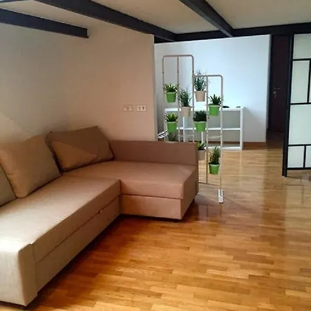V12 Design Apartment